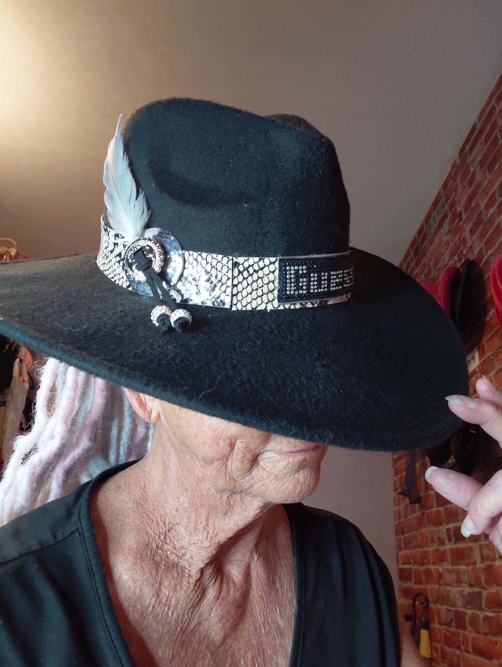 SEAGULL Feathered Concho Unique Felt Hat With ICONIC GUESS RINESTONED LOGO - Picture 5 of 6